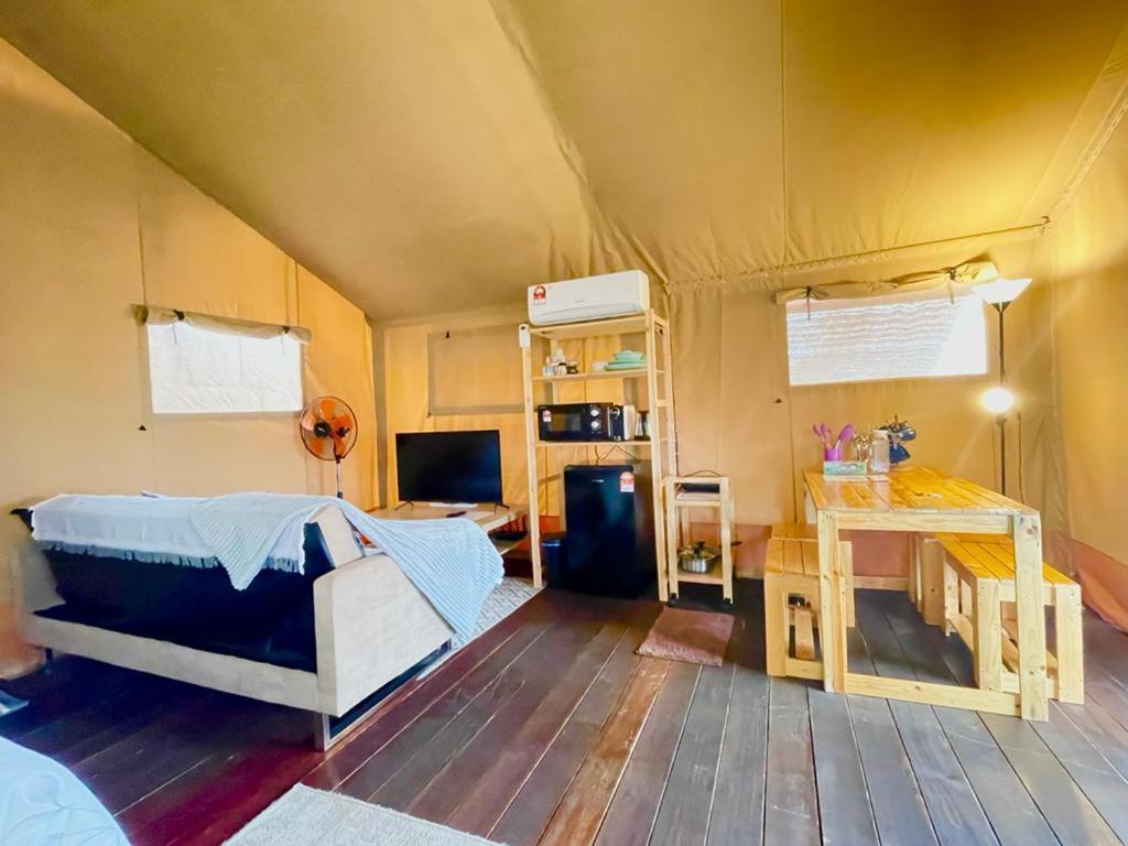 Rembulan Escape - Beachfront Safari Tent Kampung Penarik Exterior foto