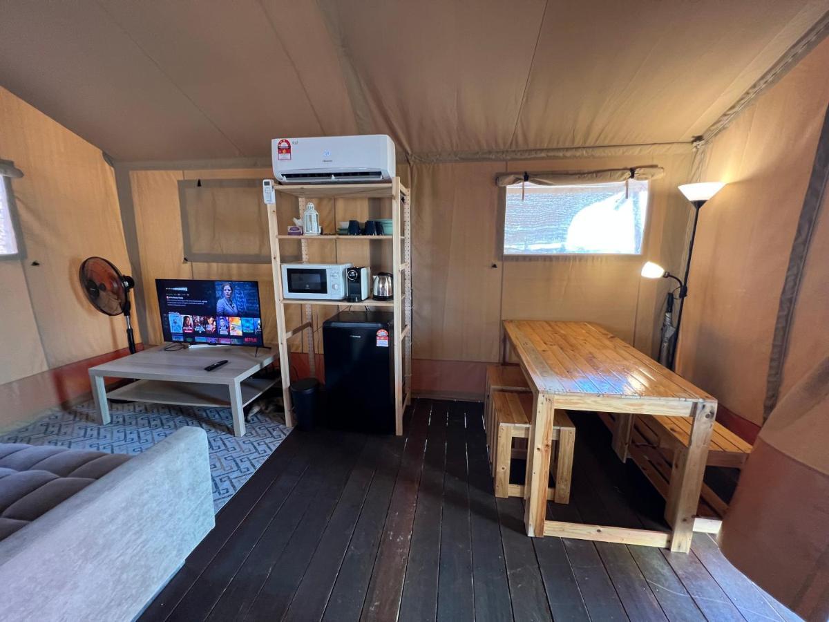 Rembulan Escape - Beachfront Safari Tent Kampung Penarik Exterior foto